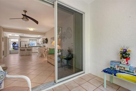 Condo in Sarasota, Florida, 2 bedrooms  № 2143390 - photo 19