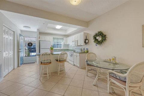 Condo in Sarasota, Florida, 2 bedrooms  № 2143390 - photo 12
