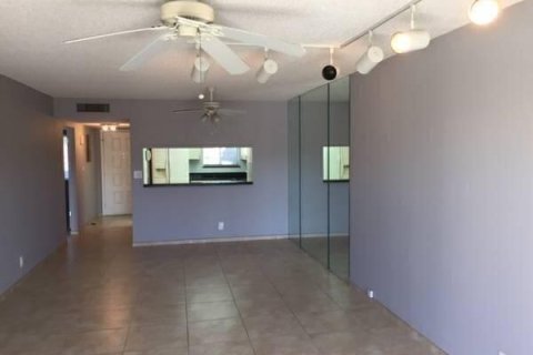 Copropriété à louer à Lake Worth, Floride: 2 chambres, 94.48 m2 № 2146238 - photo 7