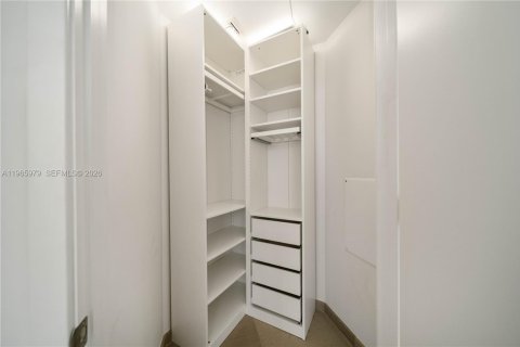 Купить кондоминиум в Майами, Флорида 2 спальни, 117.52м2, № 2028149 - фото 18