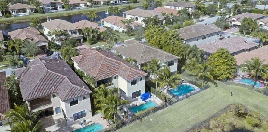 House in Delray Beach, Florida 6 bedrooms, 402.36 sq.m. № 1207482