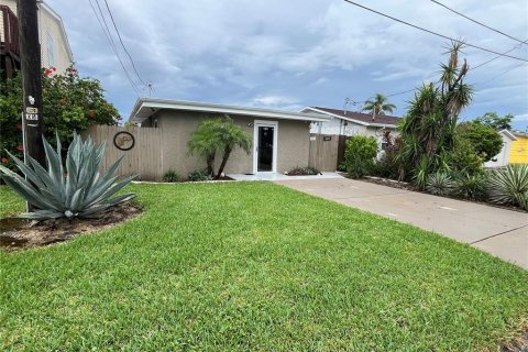 House in Hudson, Florida 2 bedrooms, 83.61 sq.m. № 1906097 - photo 2