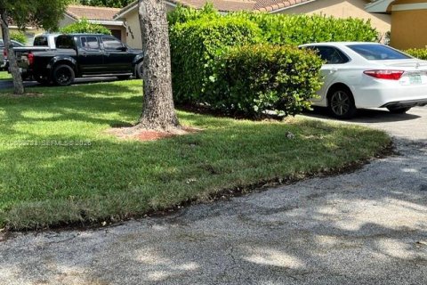 House in Coral Springs, Florida 3 bedrooms, 298.96 sq.m. № 2069191 - photo 3