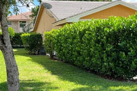 House in Coral Springs, Florida 3 bedrooms, 298.96 sq.m. № 2069191 - photo 4