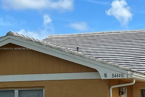 House in Coral Springs, Florida 3 bedrooms, 298.96 sq.m. № 2069191 - photo 2