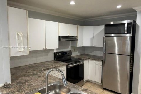 Villa ou maison à louer à Coral Springs, Floride: 3 chambres, 298.96 m2 № 2069191 - photo 24