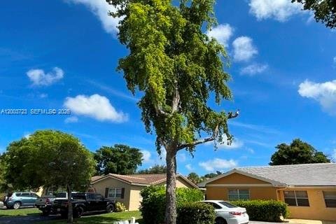 House in Coral Springs, Florida 3 bedrooms, 298.96 sq.m. № 2069191 - photo 7
