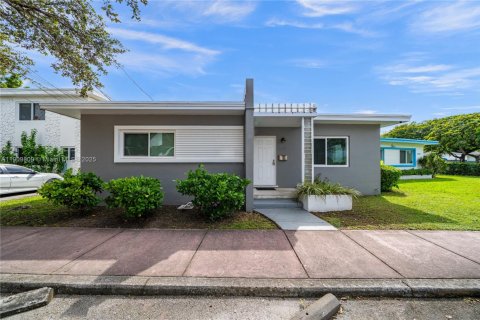 Villa ou maison à vendre à Miami Beach, Floride: 2 chambres, 96.43 m2 № 1967129 - photo 17