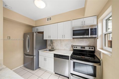 Villa ou maison à vendre à Miami Beach, Floride: 2 chambres, 96.43 m2 № 1967129 - photo 7