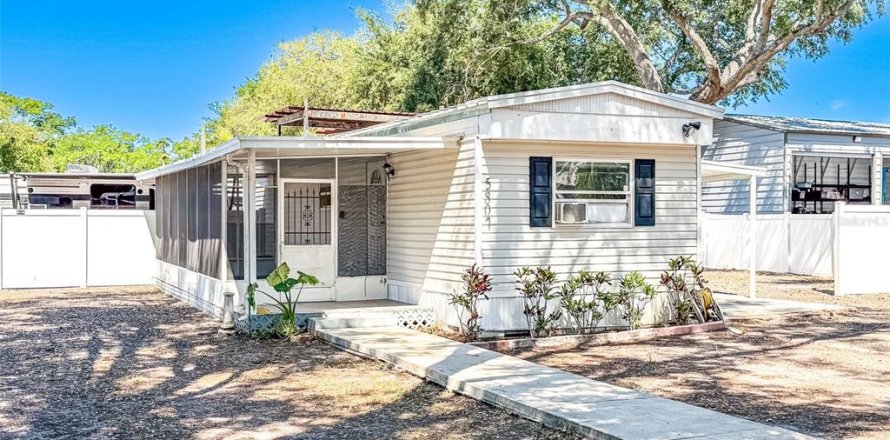 Propiedad comercial en Tampa, Florida 55.74 m2 № 2166376
