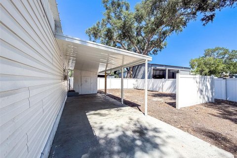 Propiedad comercial en venta en Tampa, Florida, 55.74 m2 № 2166376 - foto 17