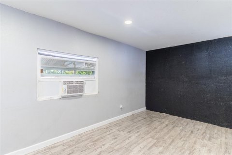 Propiedad comercial en venta en Tampa, Florida, 55.74 m2 № 2166376 - foto 8
