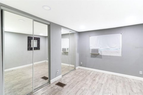 Propiedad comercial en venta en Tampa, Florida, 55.74 m2 № 2166376 - foto 9