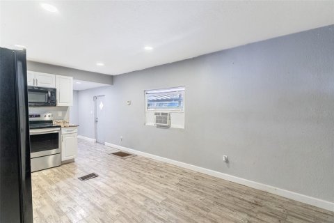 Propiedad comercial en venta en Tampa, Florida, 55.74 m2 № 2166376 - foto 7