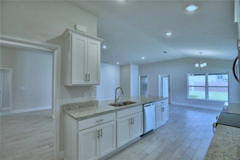 House in Auburndale, Florida 3 bedrooms, 183.02 sq.m. № 1437399 - photo 9