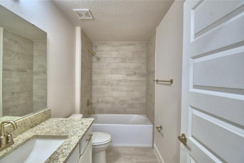 House in Auburndale, Florida 3 bedrooms, 183.02 sq.m. № 1437399 - photo 17