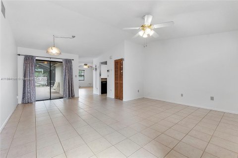 Casa en alquiler en Cooper City, Florida, 3 dormitorios, 141.68 m2 № 1891609 - foto 4