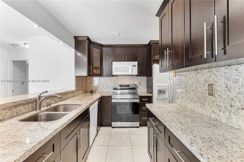 Villa ou maison à louer à Cooper City, Floride: 3 chambres, 141.68 m2 № 1891609 - photo 5