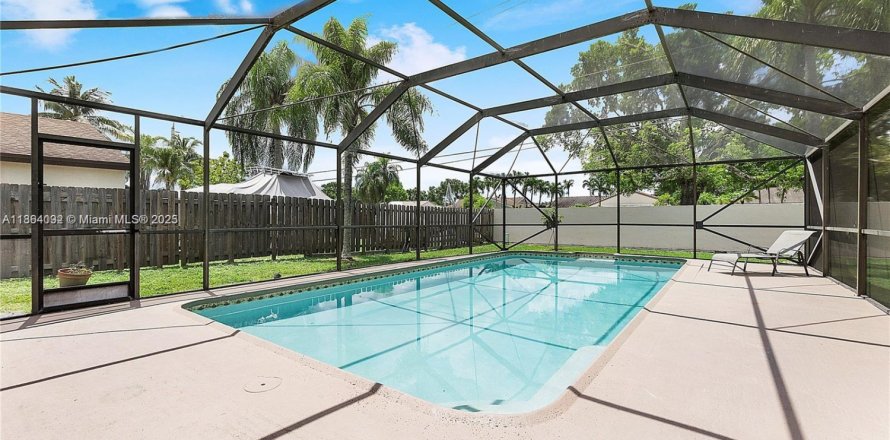 Casa en Cooper City, Florida 3 dormitorios, 141.68 m2 № 1891609
