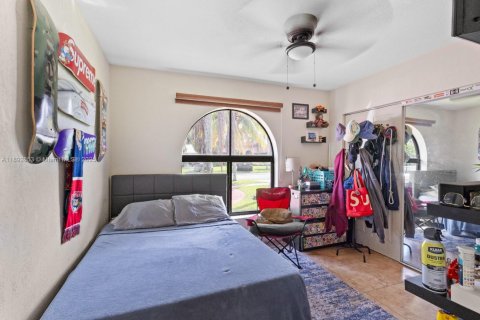 Casa en venta en Miami, Florida, 4 dormitorios, 142.6 m2 № 1946679 - foto 23