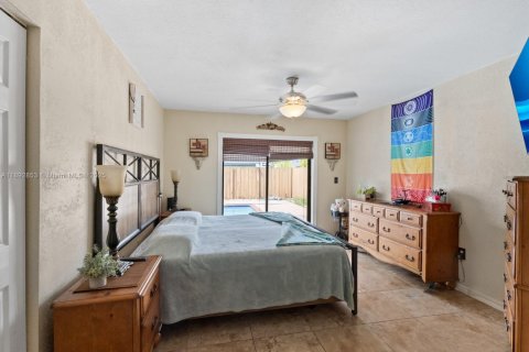 Casa en venta en Miami, Florida, 4 dormitorios, 142.6 m2 № 1946679 - foto 20