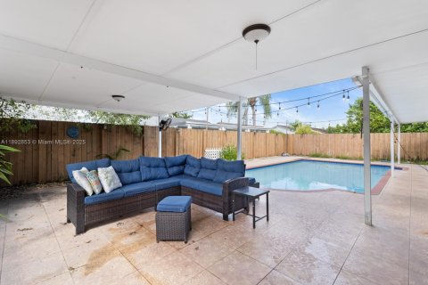 Casa en venta en Miami, Florida, 4 dormitorios, 142.6 m2 № 1946679 - foto 18