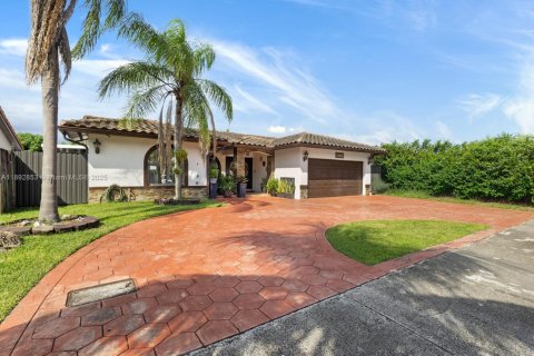 Casa en venta en Miami, Florida, 4 dormitorios, 142.6 m2 № 1946679 - foto 1