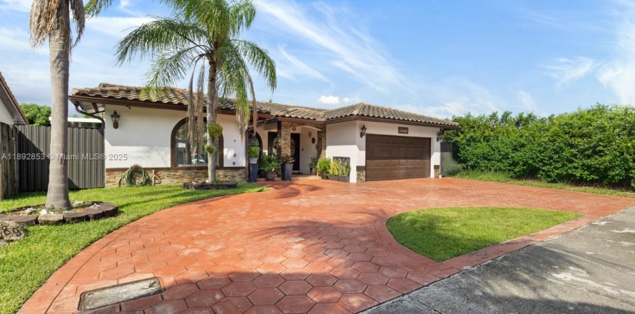 Casa en Miami, Florida 4 dormitorios, 142.6 m2 № 1946679