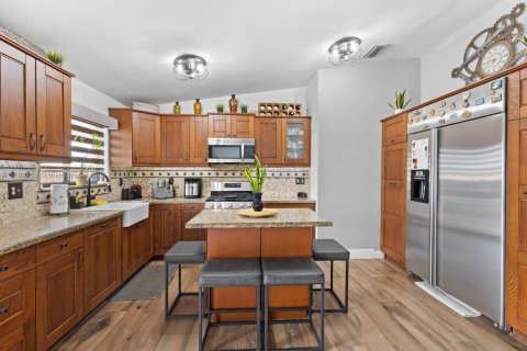 Casa en venta en Miami, Florida, 4 dormitorios, 142.6 m2 № 1946679 - foto 14