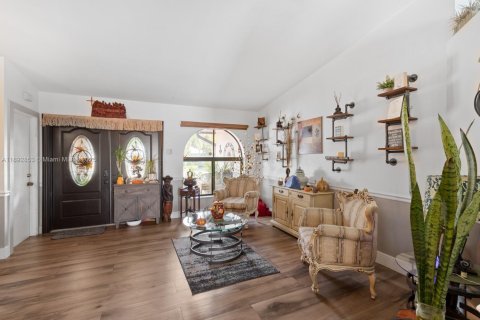 Casa en venta en Miami, Florida, 4 dormitorios, 142.6 m2 № 1946679 - foto 4