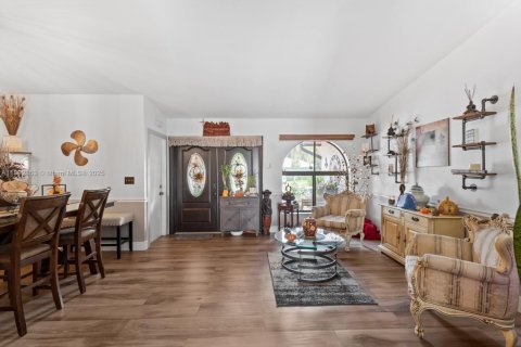 Casa en venta en Miami, Florida, 4 dormitorios, 142.6 m2 № 1946679 - foto 3