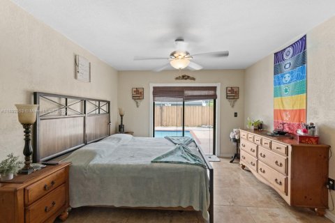 Casa en venta en Miami, Florida, 4 dormitorios, 142.6 m2 № 1946679 - foto 21