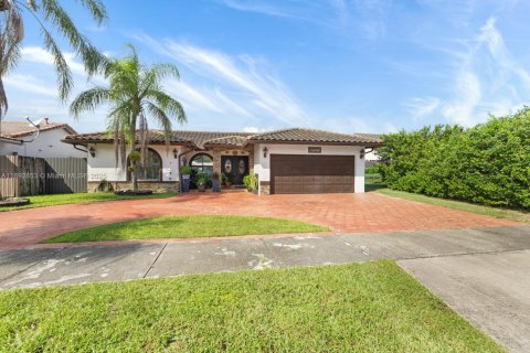 Casa en venta en Miami, Florida, 4 dormitorios, 142.6 m2 № 1946679 - foto 2