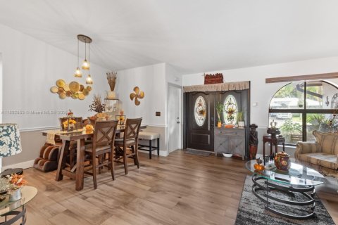 Casa en venta en Miami, Florida, 4 dormitorios, 142.6 m2 № 1946679 - foto 5