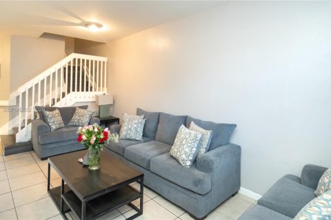 Touwnhouse à vendre à Homestead, Floride: 4 chambres, 147.9 m2 № 2042222 - photo 2