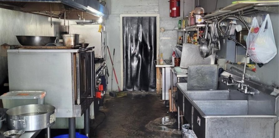 Propiedad comercial en North Miami, Florida № 918498