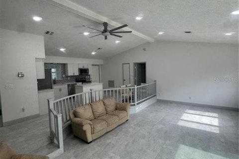 House in Ocklawaha, Florida 3 bedrooms, 167.22 sq.m. № 1642815 - photo 16