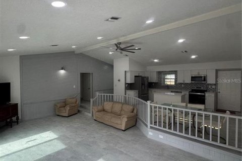 House in Ocklawaha, Florida 3 bedrooms, 167.22 sq.m. № 1642815 - photo 15