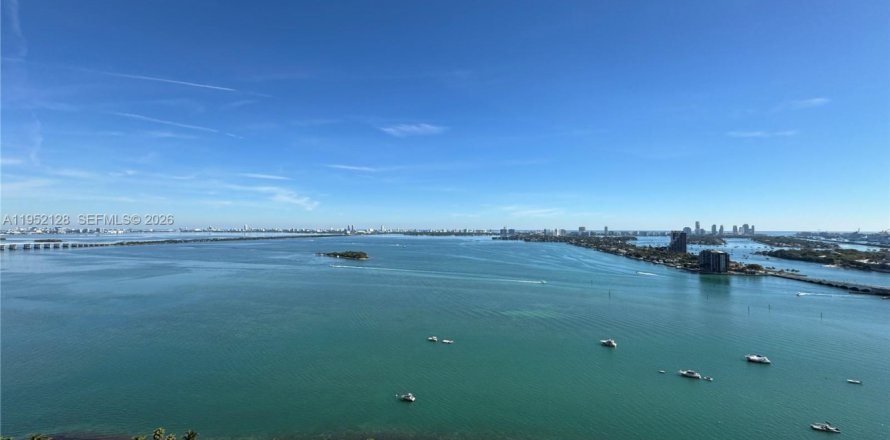 Кондоминиум с 2 спальнями в Майами, Флорида № 2006475