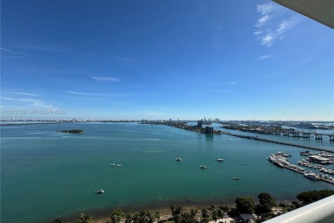 Снять в аренду кондоминиум в Майами, Флорида 2 спальни, 106.09м2, № 2006475 - фото 2