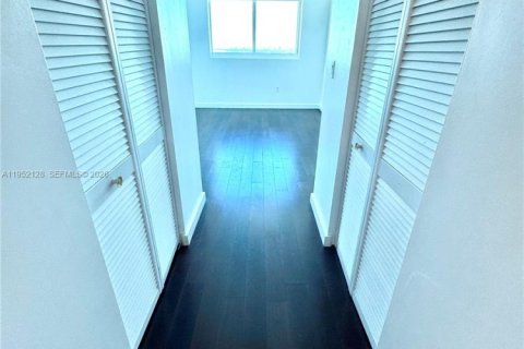 Снять в аренду кондоминиум в Майами, Флорида 2 спальни, 106.09м2, № 2006475 - фото 18