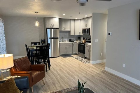 Apartamento en alquiler en Bradenton, Florida, 2 dormitorios, 83.61 m2 № 1796122 - foto 6