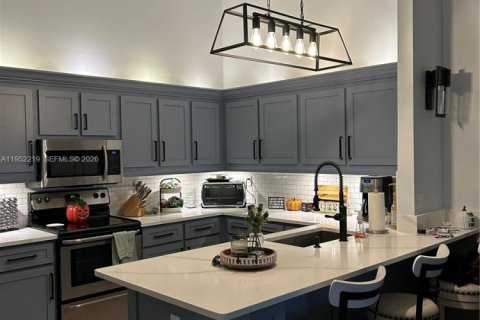 Купить виллу или дом в Уэст-Палм-Бич, Флорида 3 спальни, 123.75м2, № 2019897 - фото 16