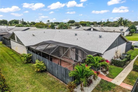 Купить виллу или дом в Уэст-Палм-Бич, Флорида 3 спальни, 123.75м2, № 2019897 - фото 2