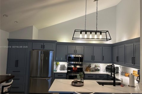 Купить виллу или дом в Уэст-Палм-Бич, Флорида 3 спальни, 123.75м2, № 2019897 - фото 15