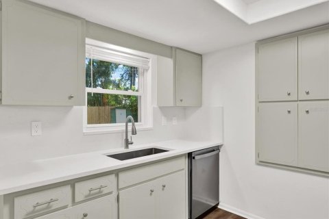 House in Largo, Florida 2 bedrooms, 90.21 sq.m. № 1792250 - photo 9