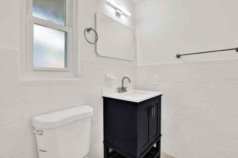 House in Largo, Florida 2 bedrooms, 90.21 sq.m. № 1792250 - photo 15