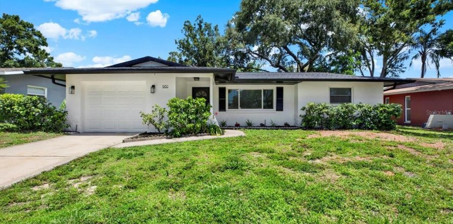 House in Largo, Florida 2 bedrooms, 90.21 sq.m. № 1792250