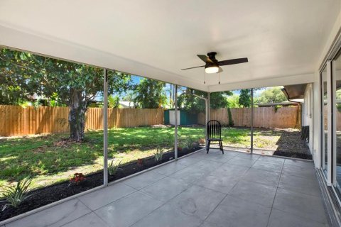 House in Largo, Florida 2 bedrooms, 90.21 sq.m. № 1792250 - photo 17