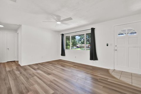 House in Largo, Florida 2 bedrooms, 90.21 sq.m. № 1792250 - photo 5